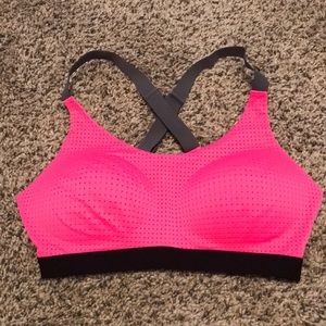 NWOT Victoria’s Secret Pink Sports Bra 32D